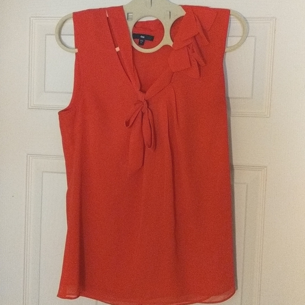 Gap sleeveless blouse with tie size small